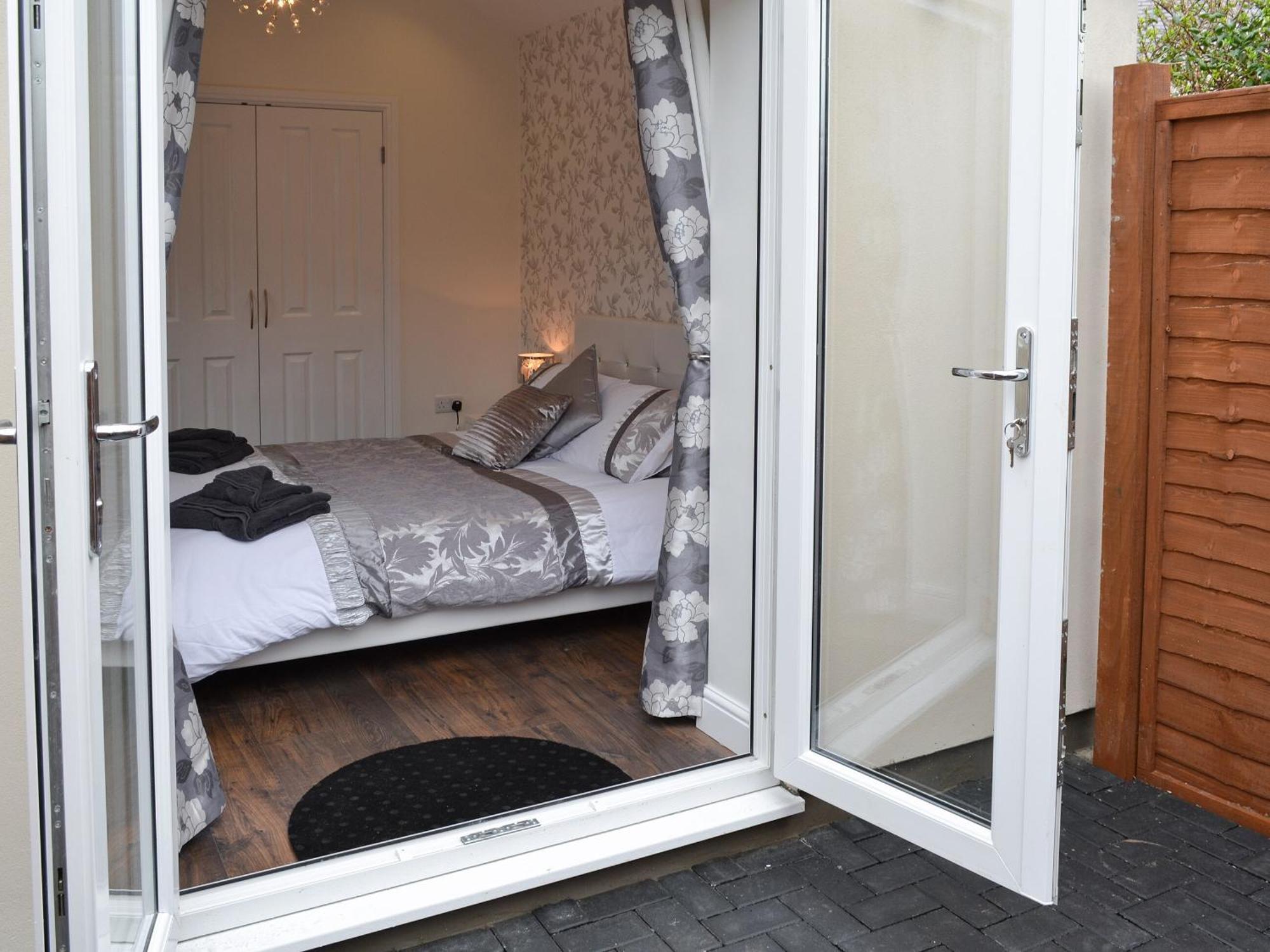 Oswald Lodge Llanon Extérieur photo